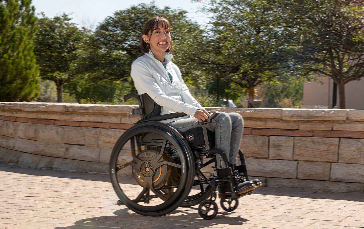 Anwendungsfoto des M90 Elektroantriebs für Rollstühle von Sunrise Medical